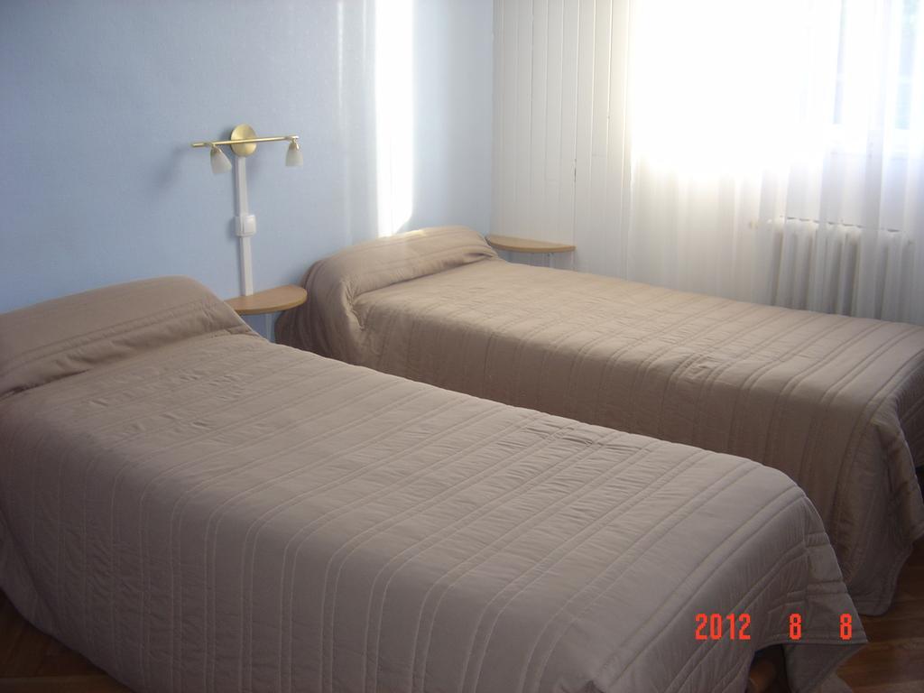 Arcantis Hotel La Residence Cergy Room photo