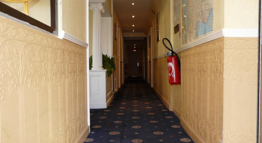 Arcantis Hotel La Residence Cergy Exterior photo